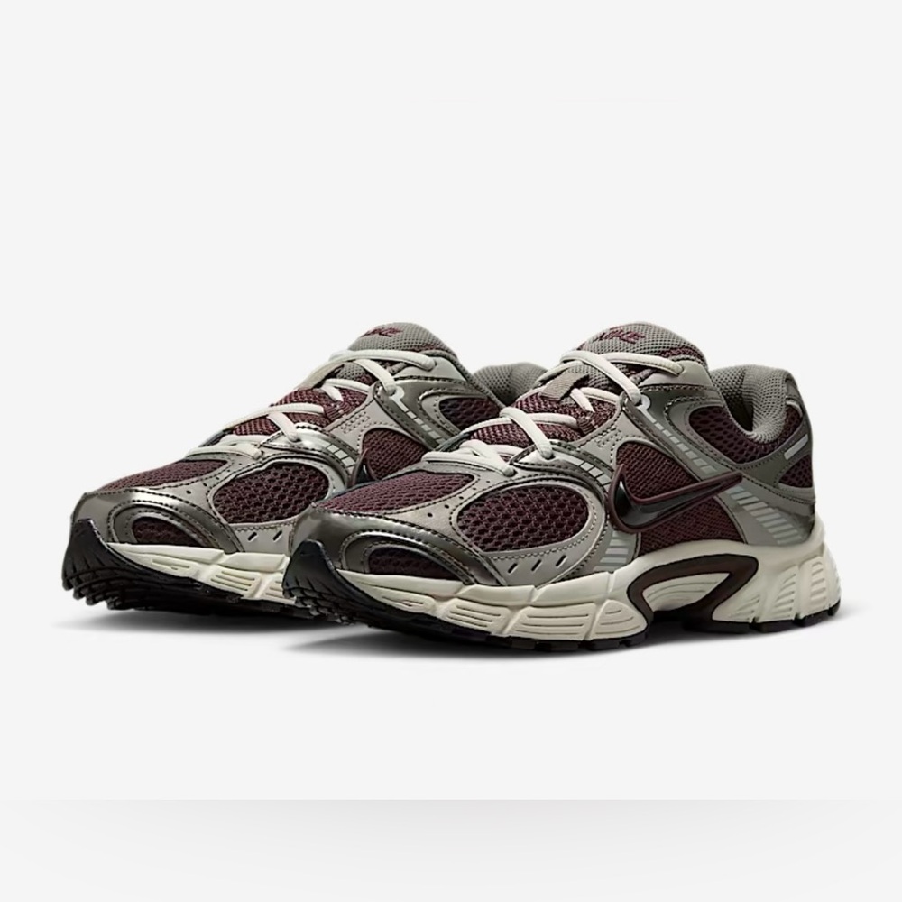 Nike V5 RNR Women's Sneaker - Picture 4 of 7